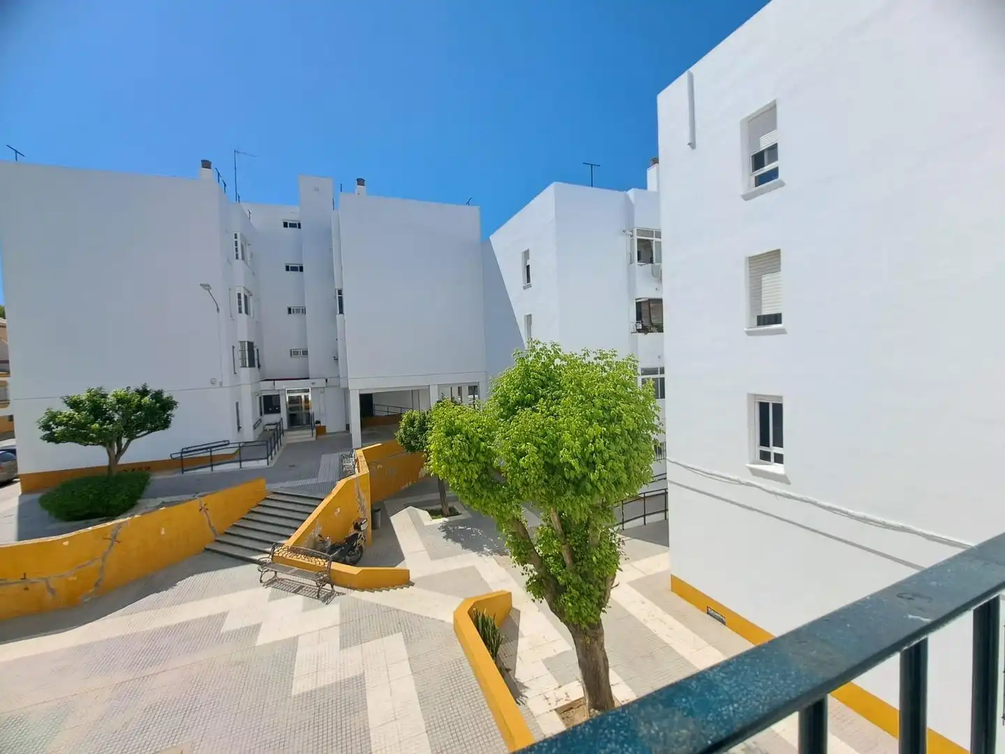 Vista exterior de Piso en venta en Chiclana de la Frontera con Aire acondicionado y Trastero