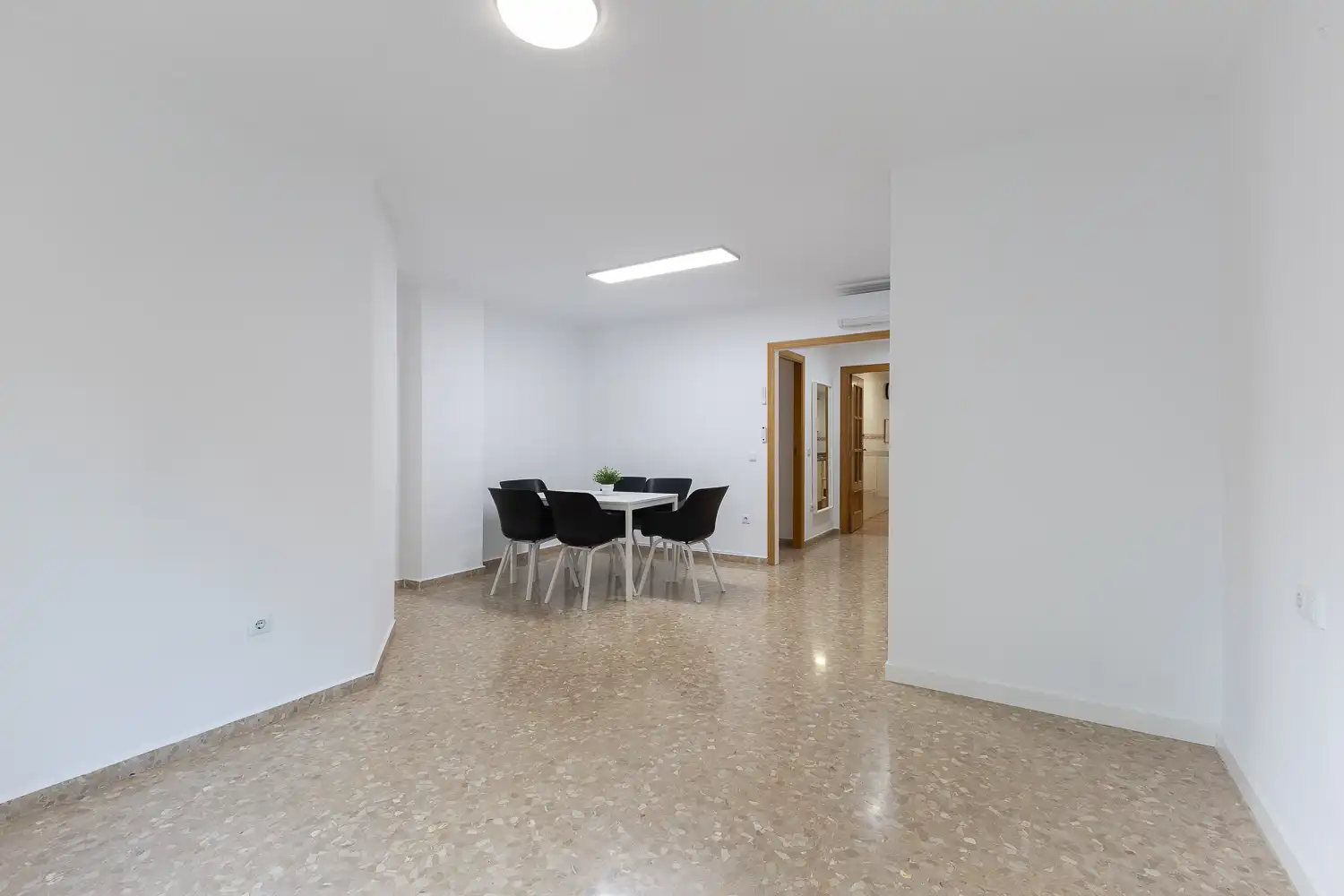 Wohnung zur Miete in Valencia mit Klimaanlage, Heizung und Balkon