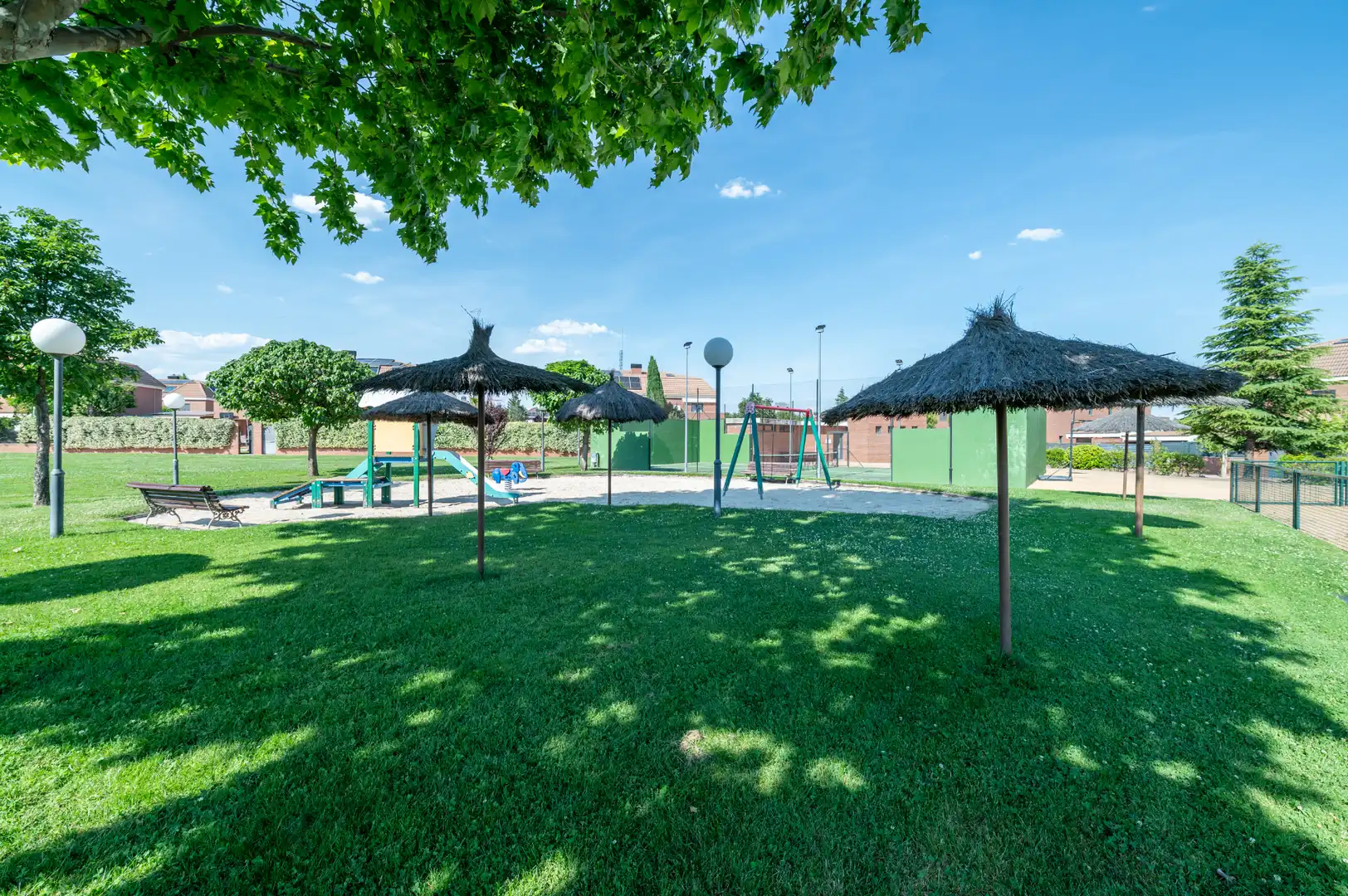 Vista exterior de Casa o xalet en venda en Las Rozas de Madrid amb Aire condicionat, Calefacció i Jardí privat