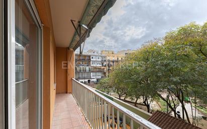 Exterior view of Apartment for sale in  Barcelona Capital  with Air Conditioner, Heating and Balcony