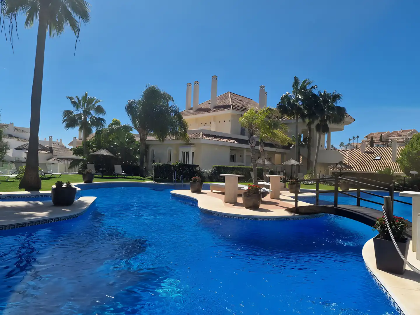 Apartament amb piscina en venda a Nueva Andalucía, imagen 2
