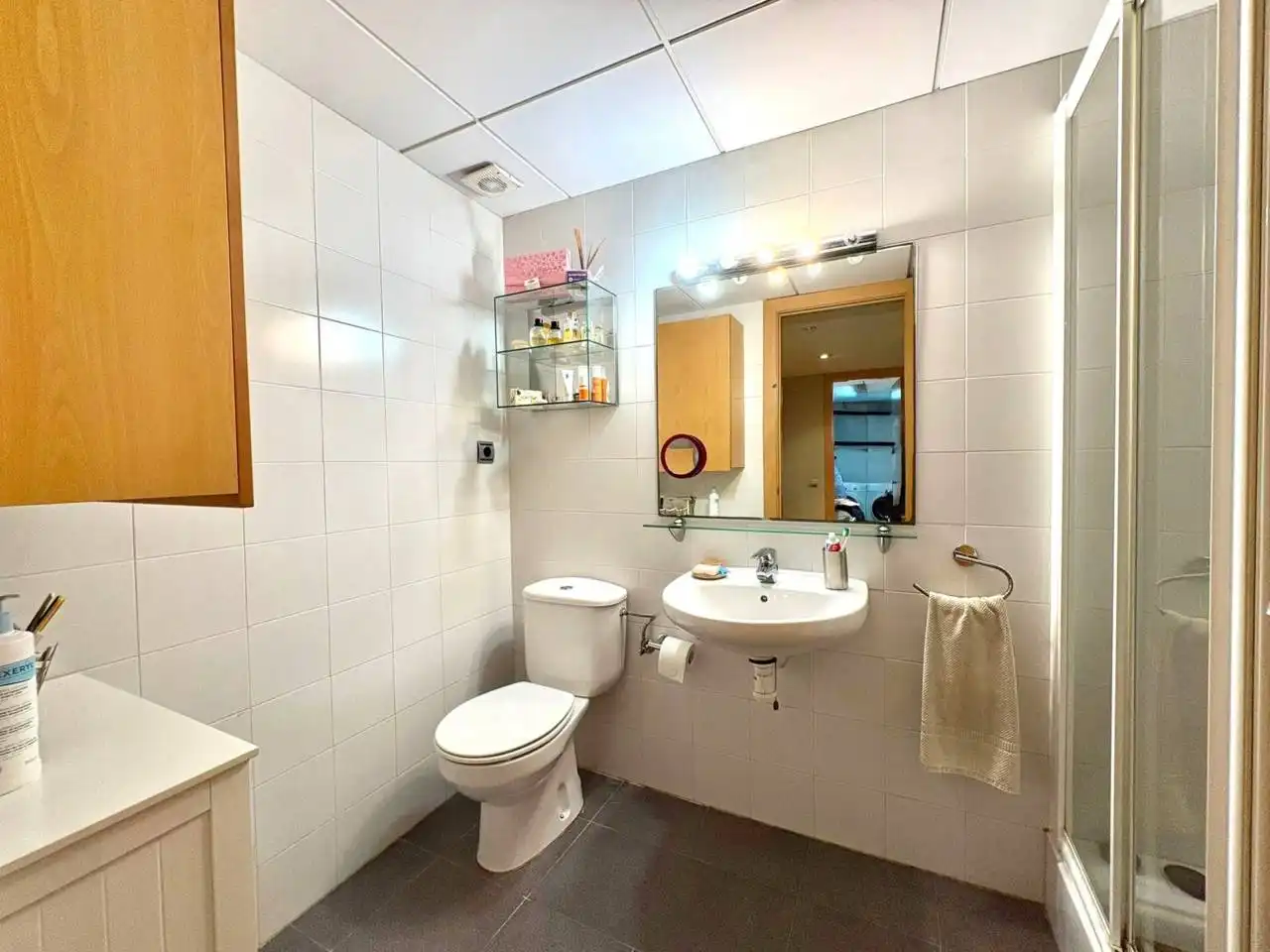 Bany de Casa o xalet en venda en Sant Cugat del Vallès amb Aire condicionat, Calefacció i Jardí privat