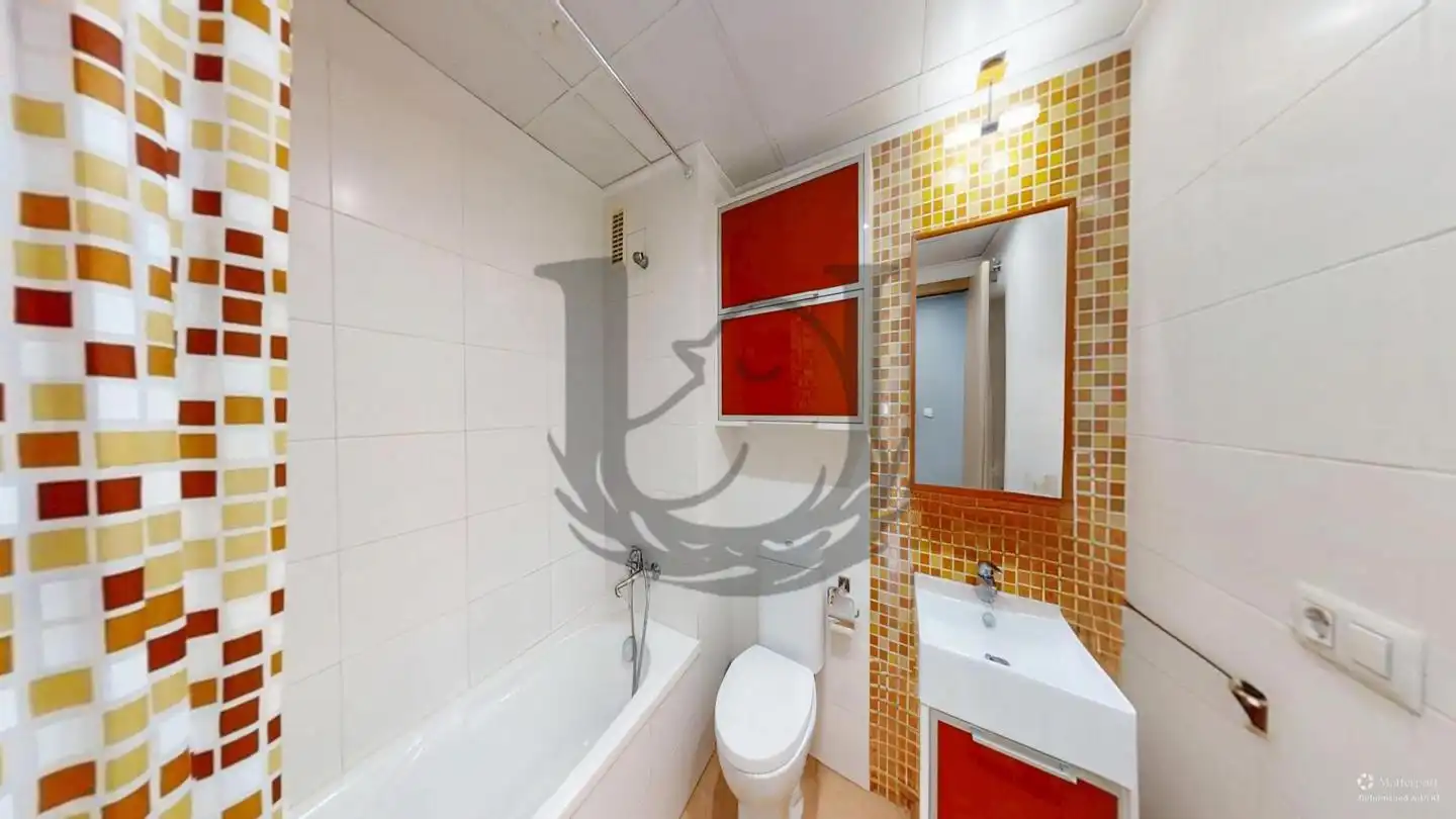 Baño de Piso en venta en Silla con Aire acondicionado, Terraza y Trastero