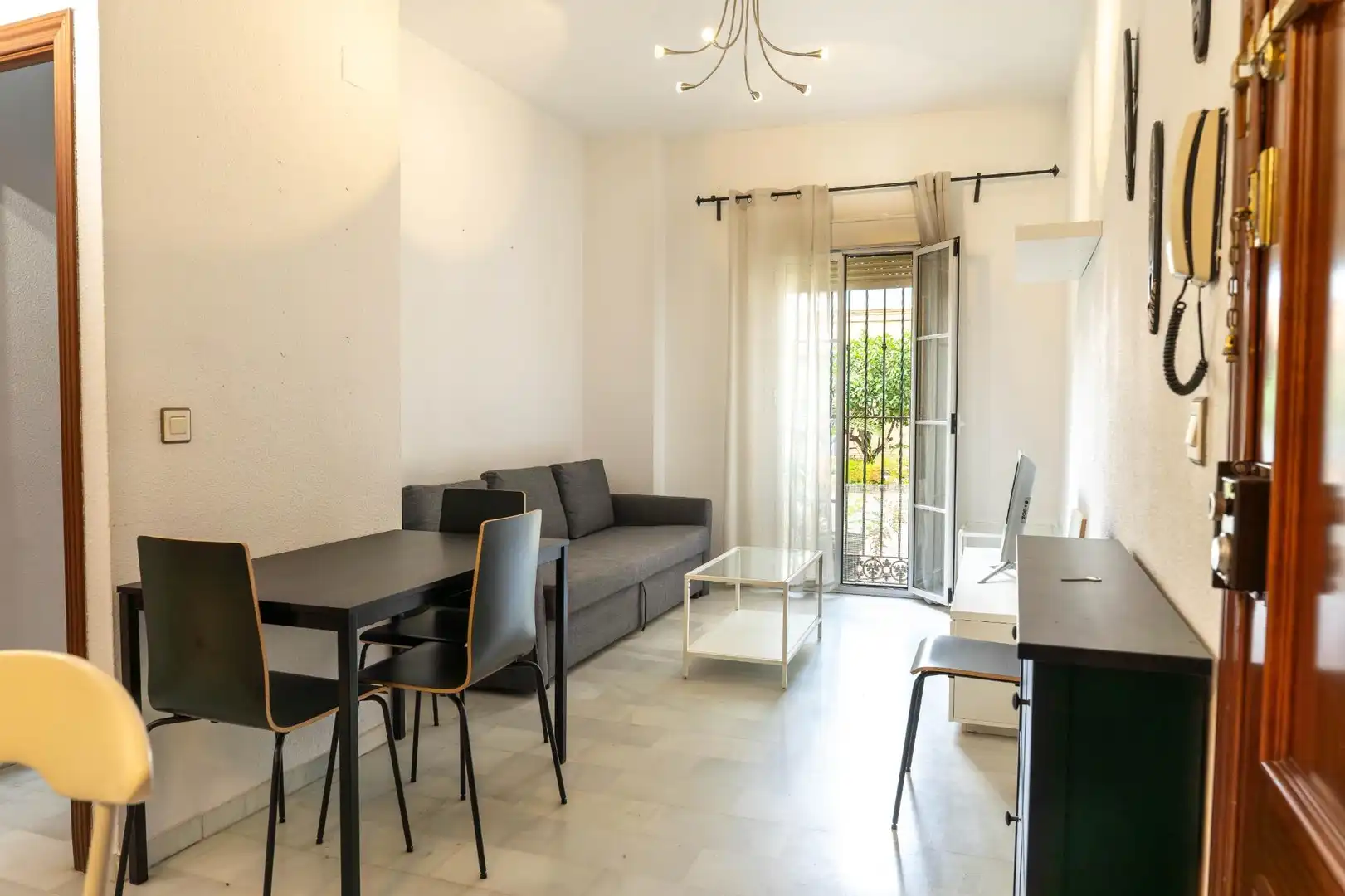 Wohnzimmer von Wohnung zum Verkauf in Sevilla mit Klimaanlage, Heizung und Privatgarten