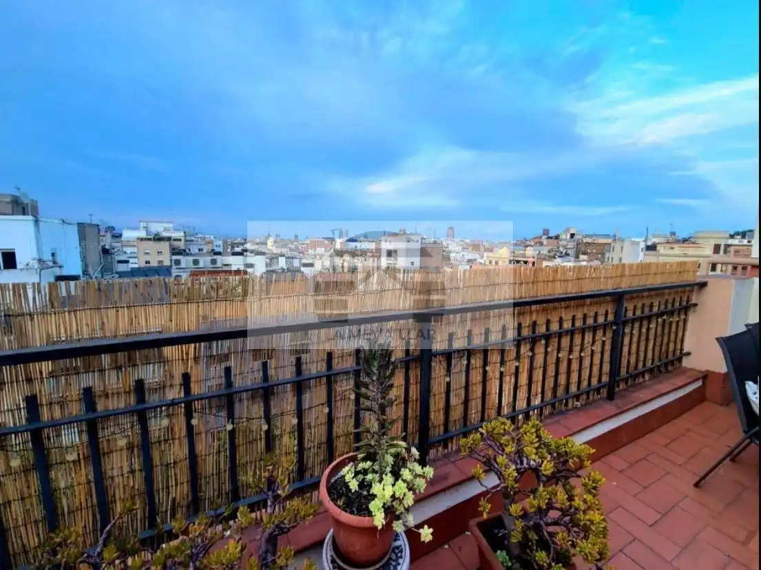 Außenansicht von Wohnung zum Verkauf in  Barcelona Capital mit Klimaanlage und Terrasse