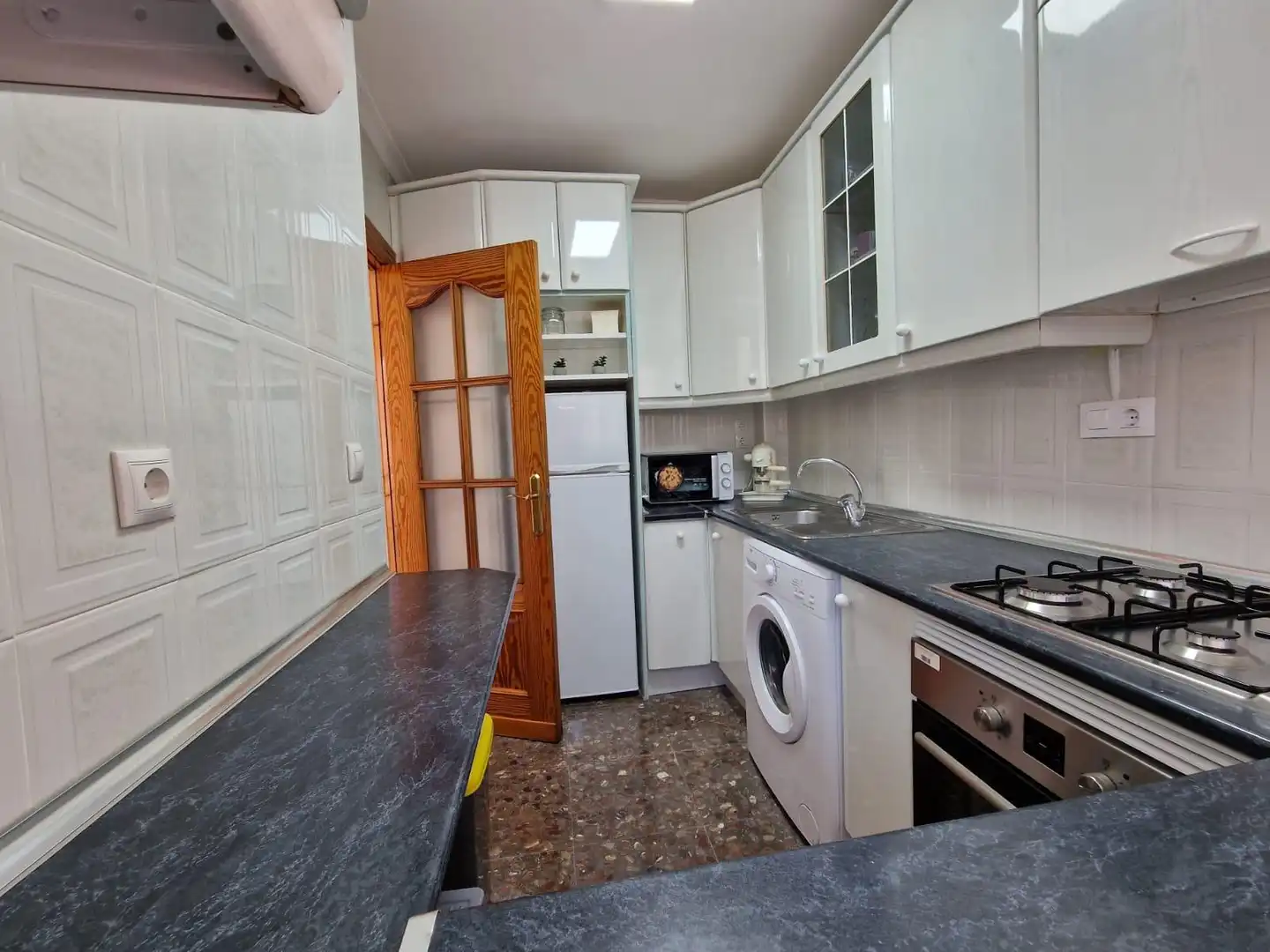 Cocina de Apartamento de alquiler en Roquetas de Mar con Amueblado, Balcón y Piscina comunitaria