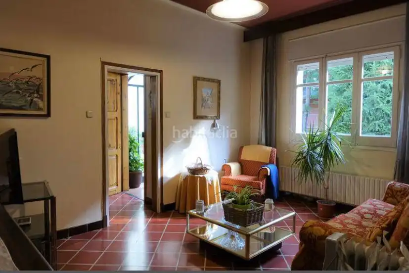 Sala d'estar de Casa o xalet en venda en Girona amb Calefacció, Jardí privat i Moblat