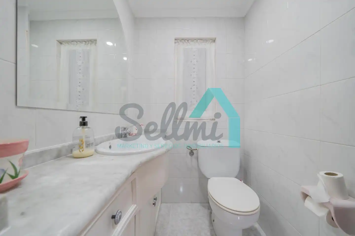 Bathroom of Flat for rent in Oviedo   with Heating, Parquet flooring and Terrace