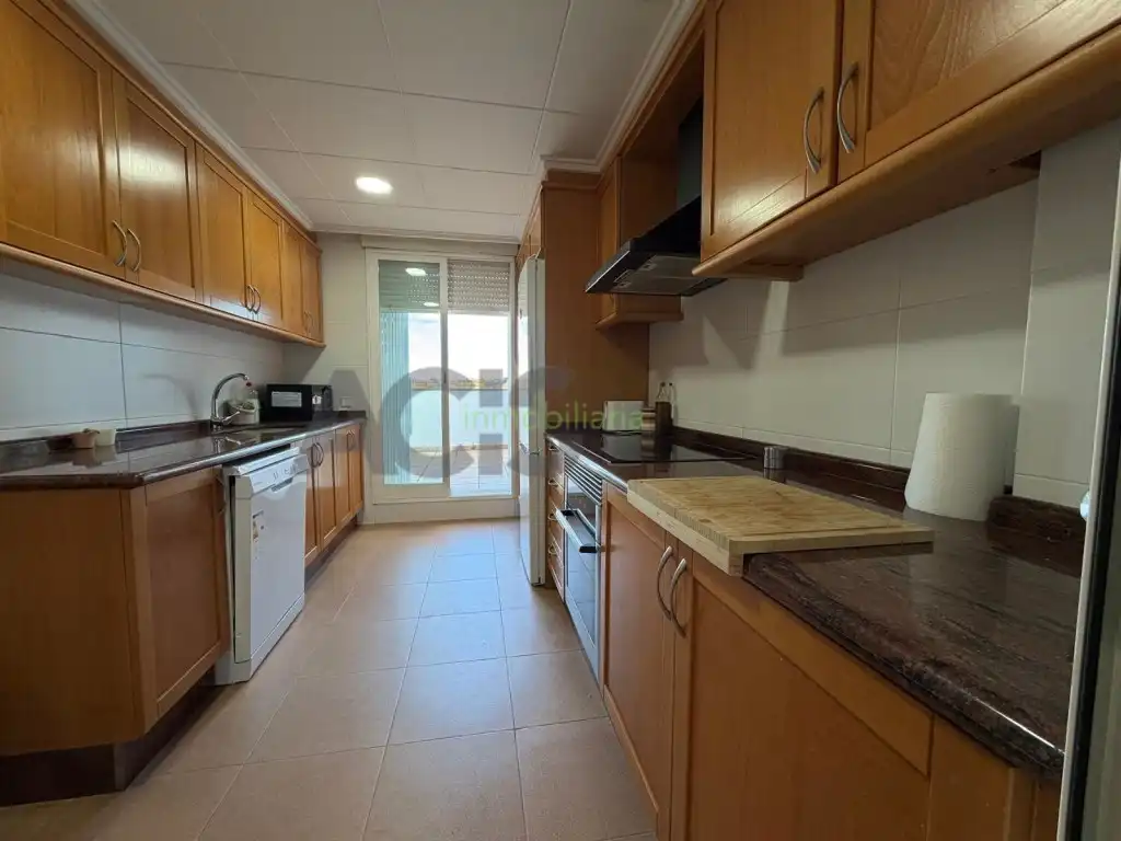 Cocina de Ático de alquiler en L'Alcúdia con Terraza y Balcón