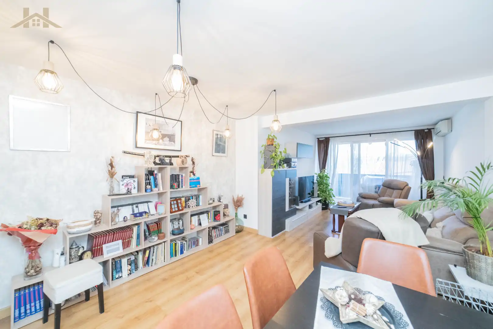 Sala de estar de Dúplex en venta en Móstoles con Aire acondicionado, Calefacción y Parquet
