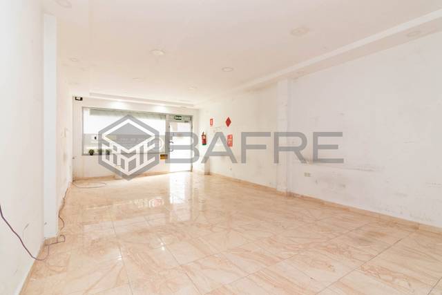 Local comercial en Alquiler en Calle de Nicolás Usera en Pradolongo