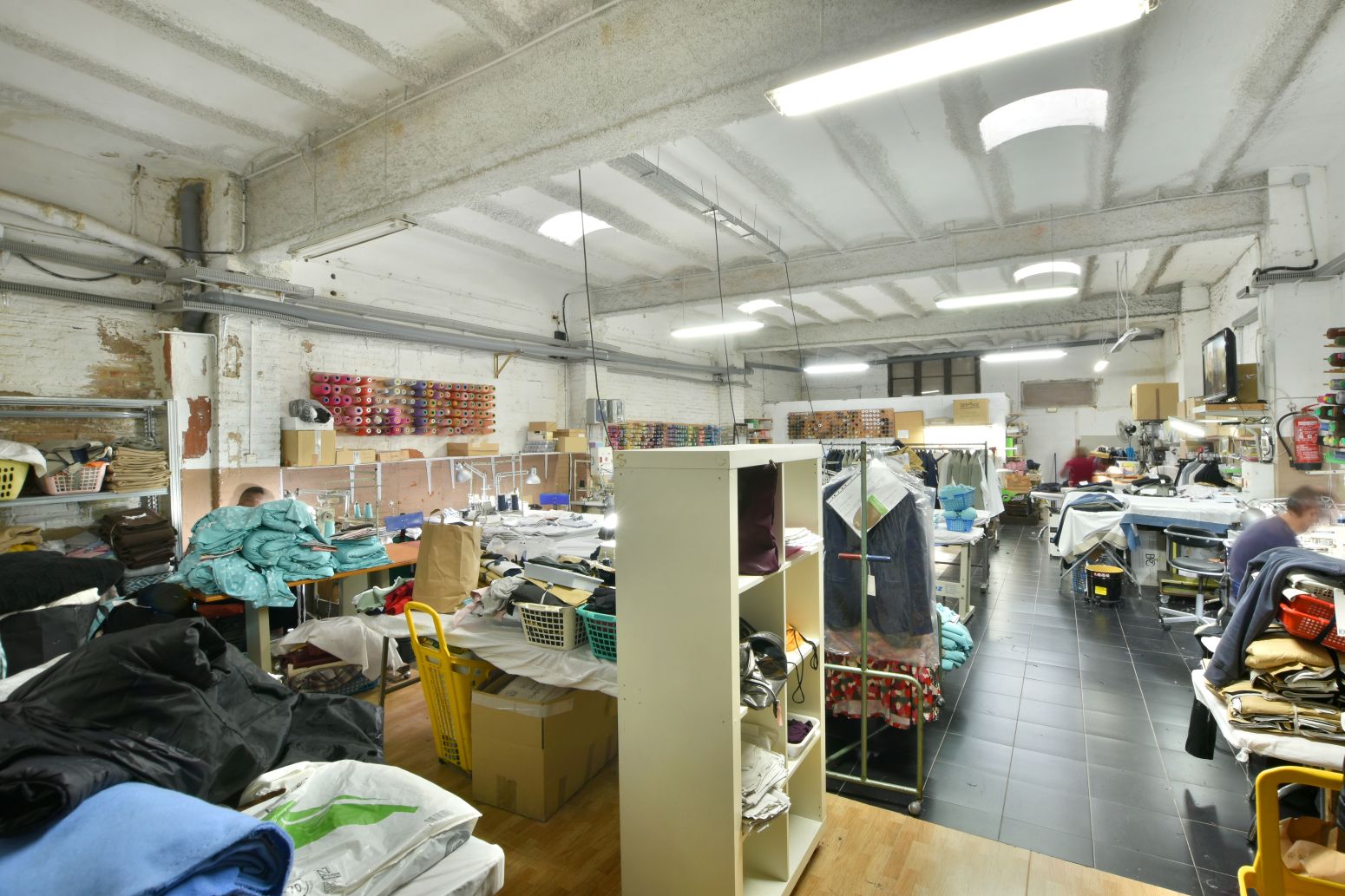 Local en venta en L'Hospitalet de Llobregat con Terraza