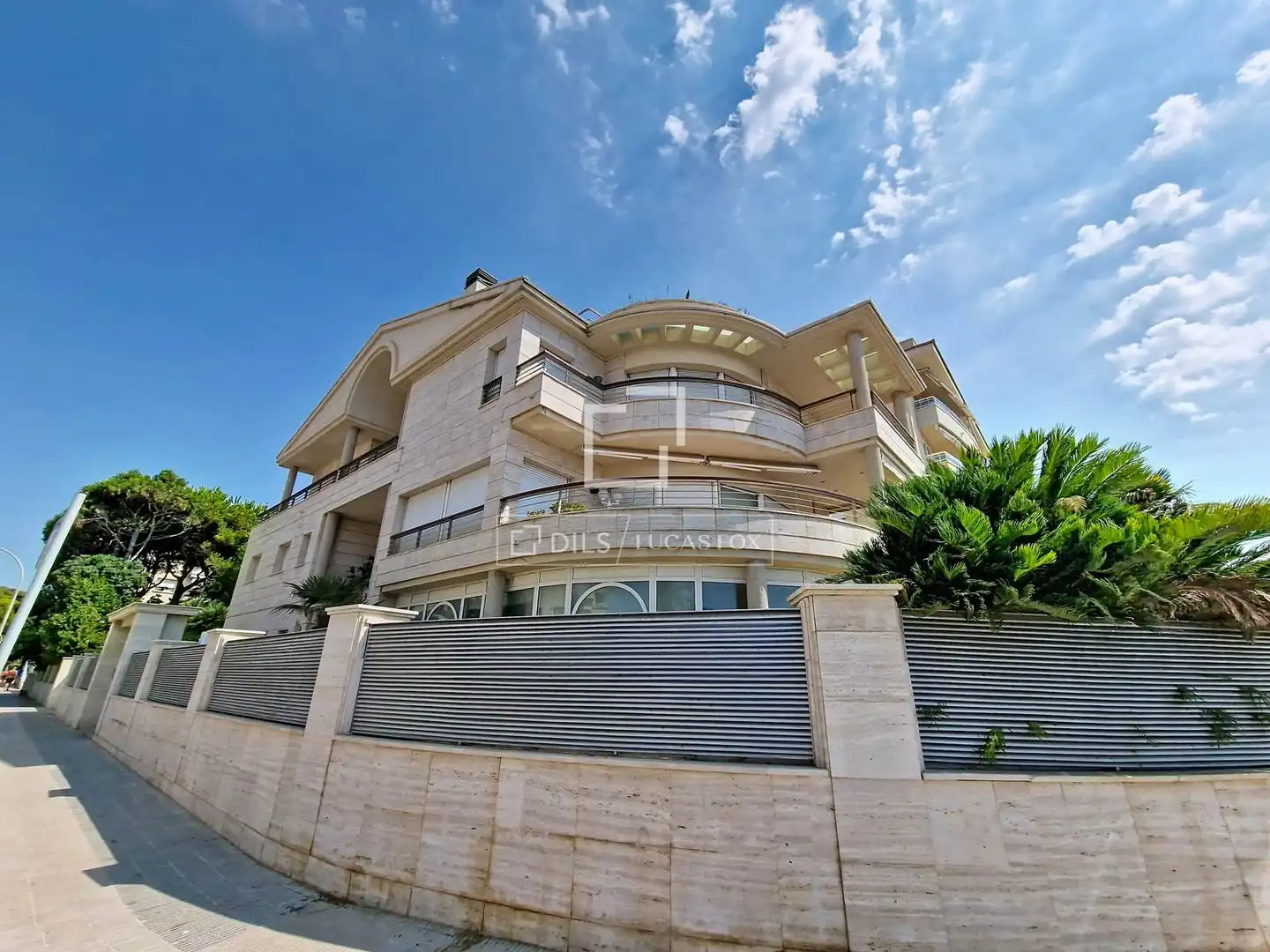 Außenansicht von Haus oder Chalet zum Verkauf in Calafell mit Klimaanlage, Heizung und Privatgarten