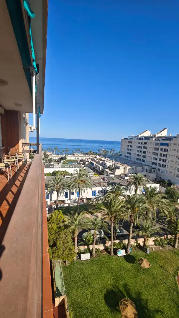 Vista exterior de Pis en venda en Roquetas de Mar amb Aire condicionat, Terrassa i Traster