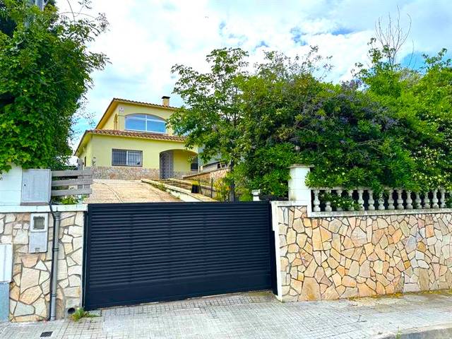 Piso en Venta en Avenida De Tordera en Mas Mora - Sant Daniel