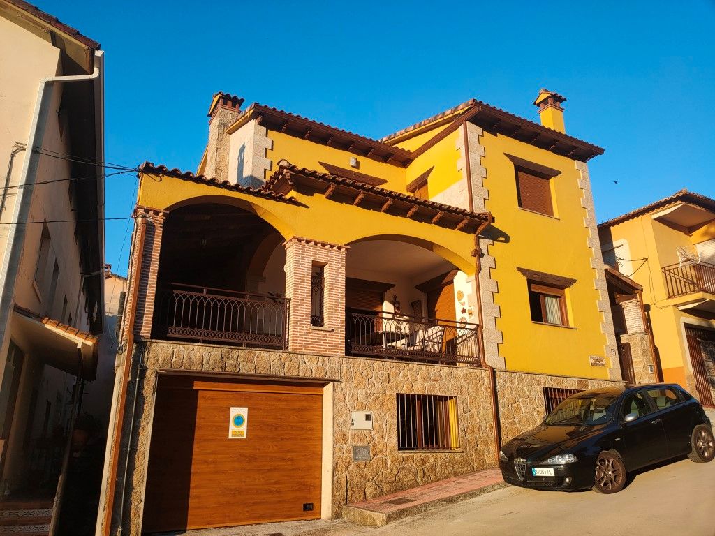 Exterior view of House or chalet for sale in Madrigal de la Vera  with Heating, Terrace and Storage room