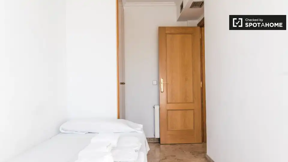 Bedroom of Flat for rent in Valencia  with Air Conditioner, Heating and Furnished