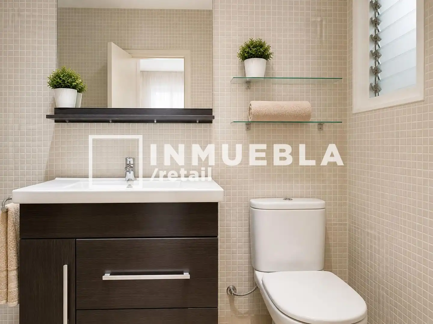 Badezimmer von Wohnung zum Verkauf in Barcelona mit Heizung, Parkett und Terrasse