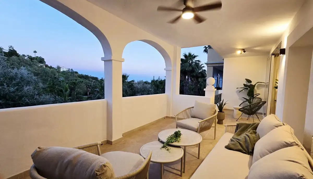 Terrassa de Apartament en venda en Benahavís amb Aire condicionat, Terrassa i Piscina comunitària