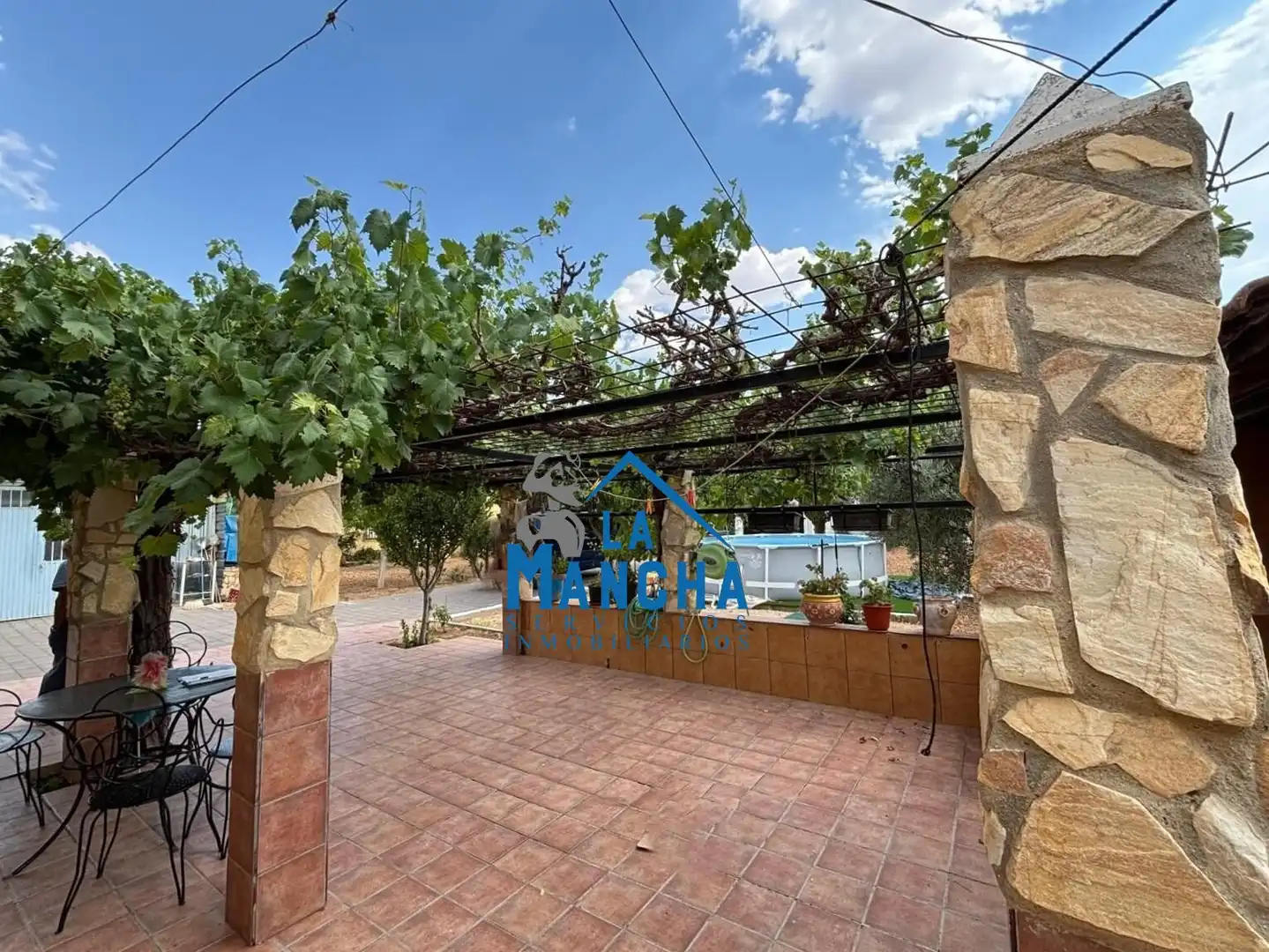 Vista exterior de Casa o xalet en venda en Albacete amb Aire condicionat, Jardí privat i Traster