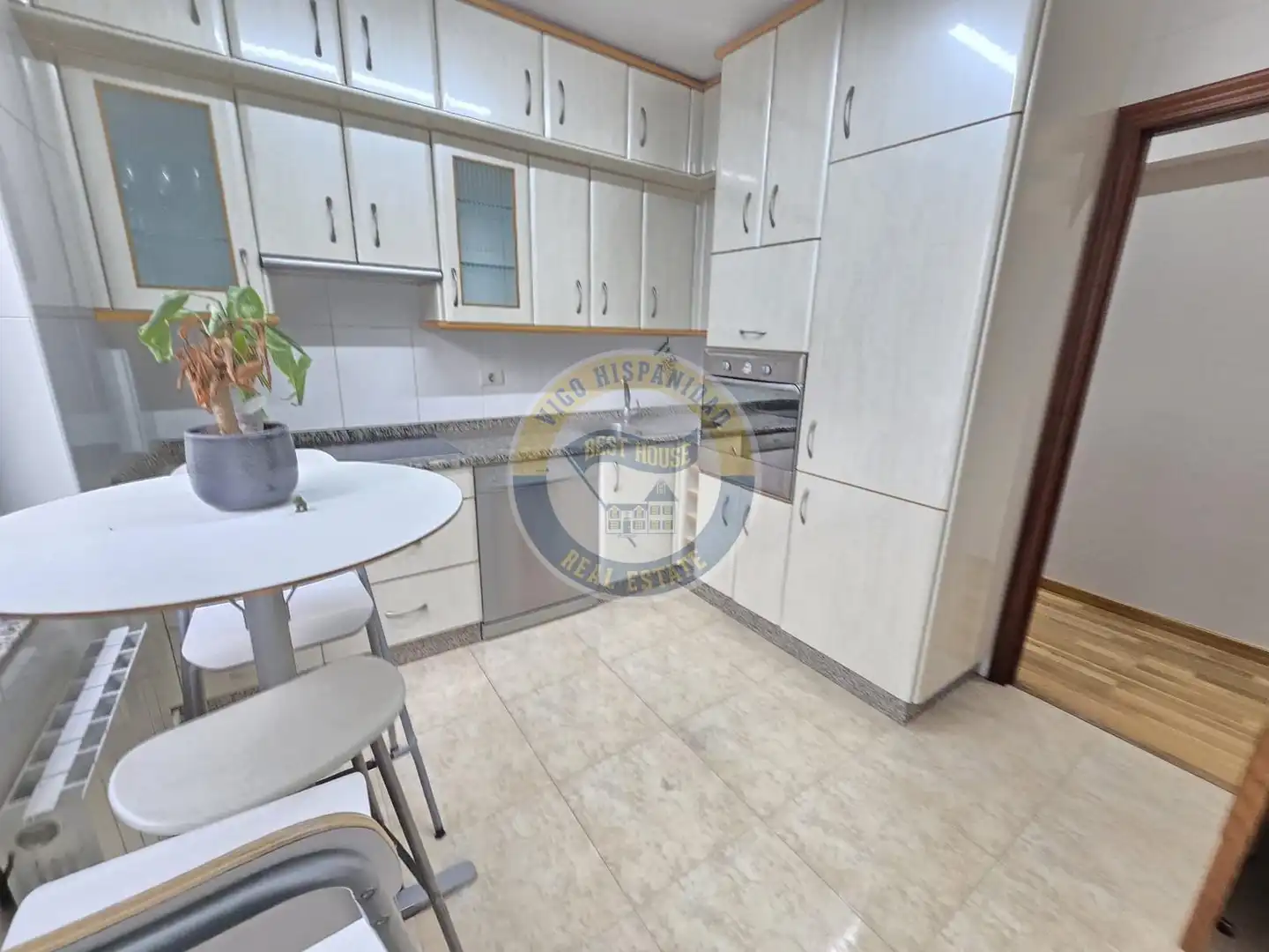 Cocina de Piso de alquiler en Vigo  con Calefacción