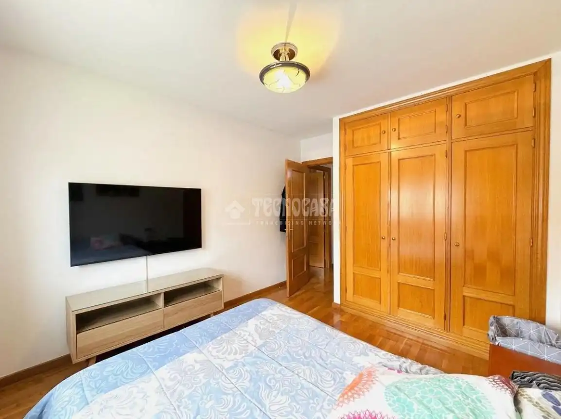 Schlafzimmer von Wohnung zum Verkauf in Cuenca mit Privatgarten, Terrasse und Balkon