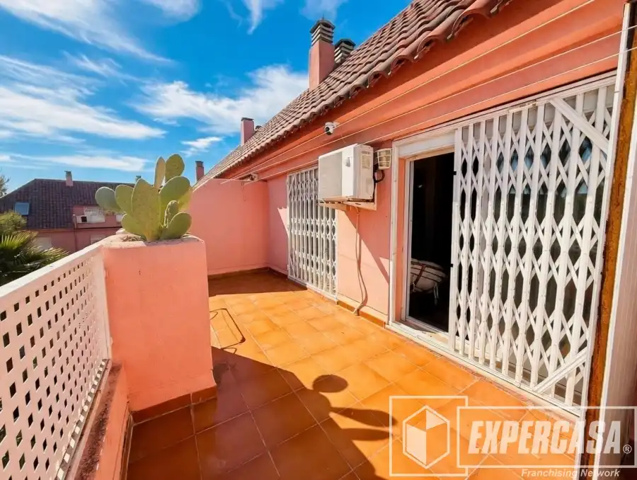 Vista exterior de Casa adosada en venda en Massalfassar amb Aire condicionat, Calefacció i Terrassa
