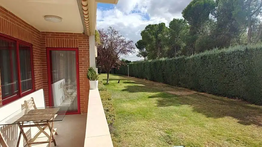 Jardí de Pis en venda en Pozuelo de Alarcón amb Aire condicionat, Calefacció i Terrassa