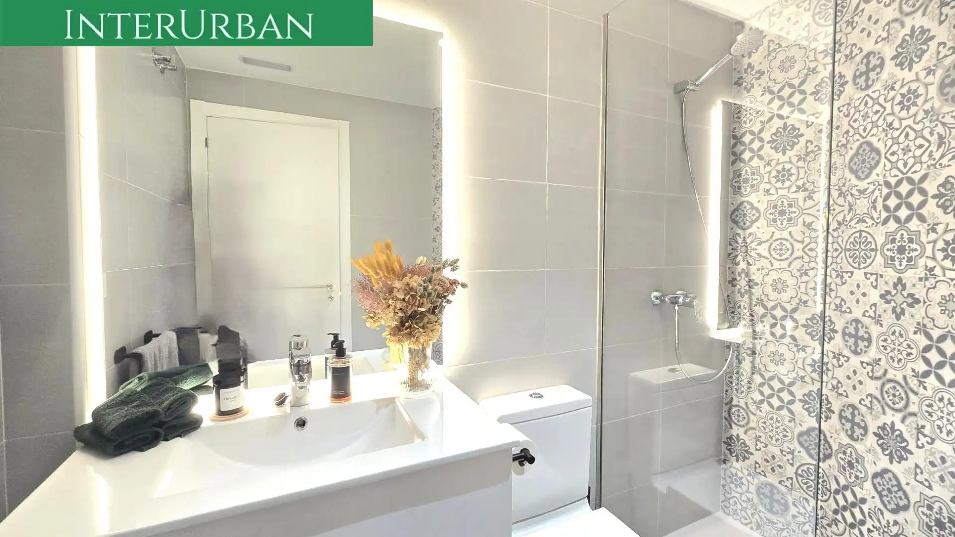 Baño de Piso de alquiler en Llíria con Aire acondicionado, Calefacción y Jardín privado