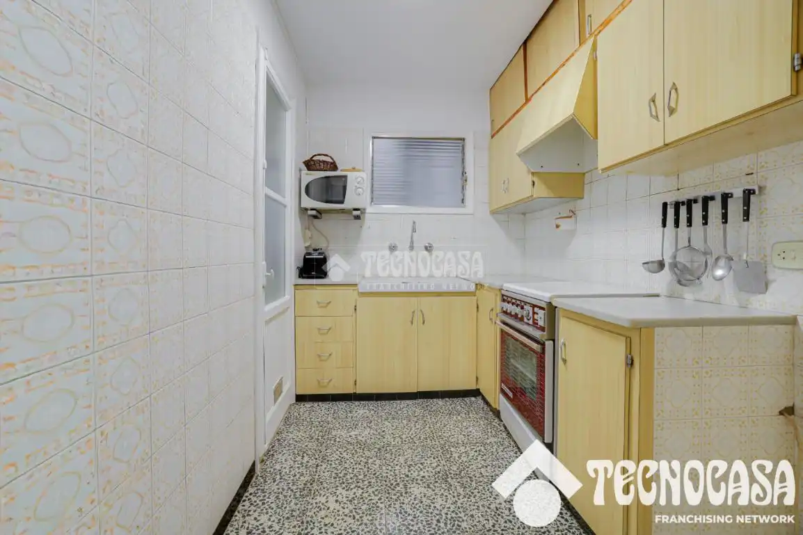 Küche von Wohnung zum Verkauf in Mataró mit Klimaanlage, Balkon und Alarm