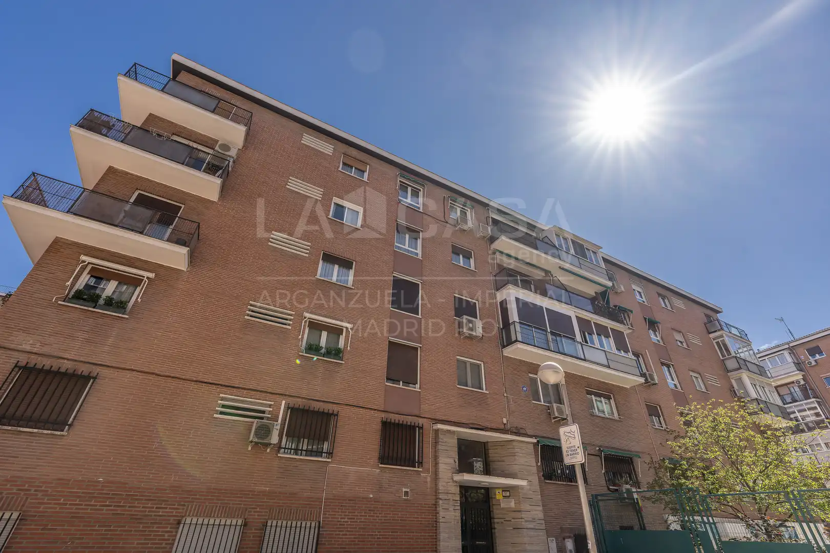 Vista exterior de Piso en venta en Madrid con Calefacción y Trastero
