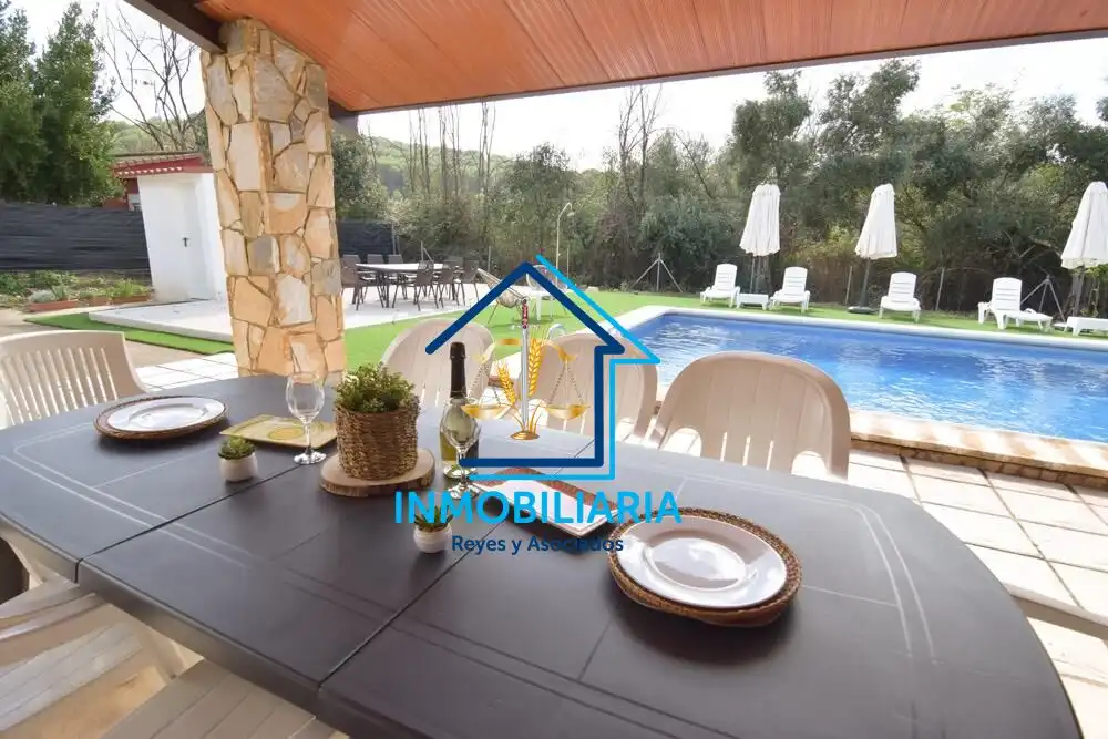Piscina de Casa o xalet en venda en Córdoba amb Aire condicionat, Terrassa i Piscina