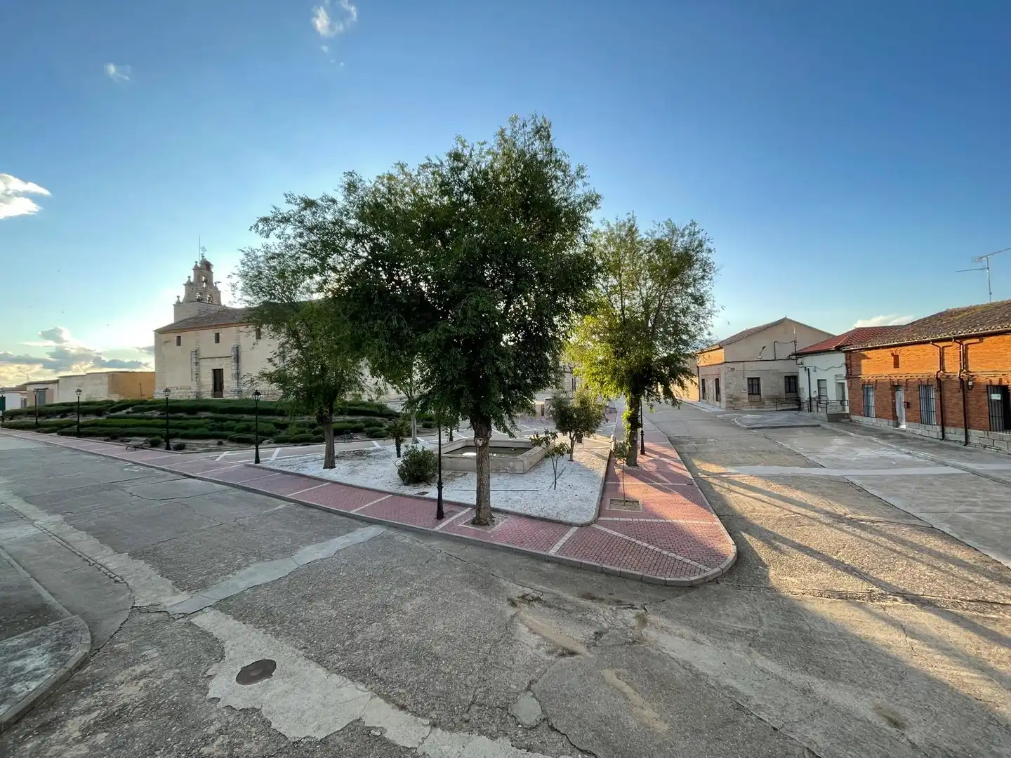 Vista exterior de Finca rústica en venda en Pedrosa del Rey amb Jardí privat, Parquet i Traster