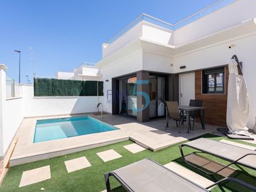 Casa amb piscina en venda a Roda