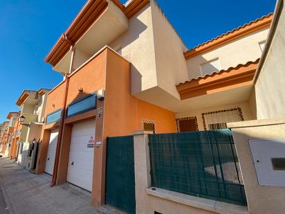 Exterior view of Single-family semi-detached for sale in Argamasilla de Alba  with Parquet flooring, Terrace and Balcony