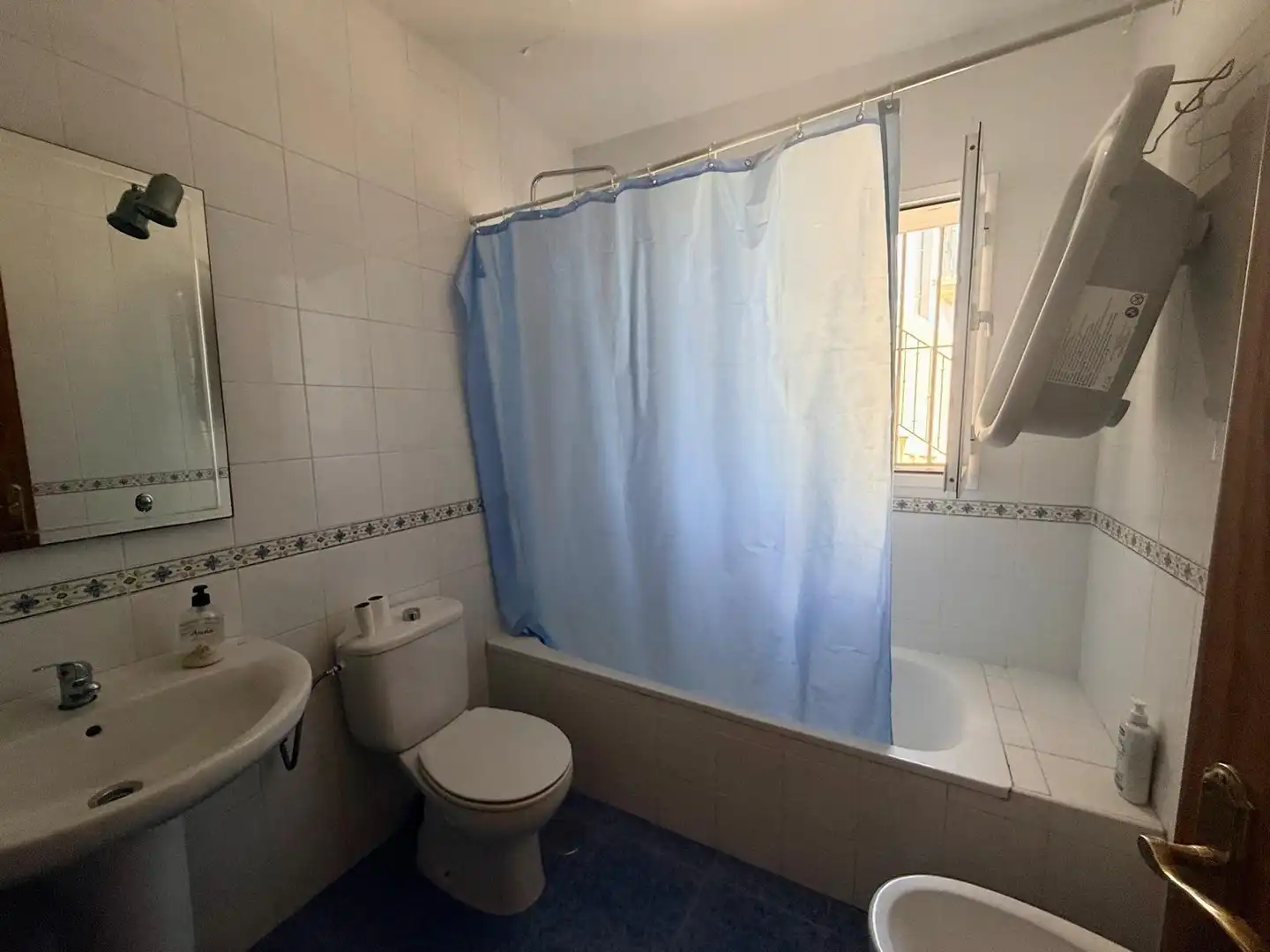 Casa aparellada amb jardí en venda a Calle QUITAPENAS, imagen 29