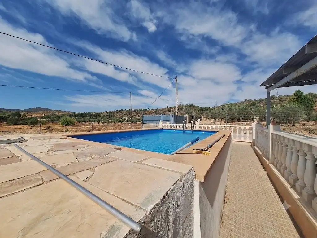 Piscina de Casa o xalet en venda en Monóvar  / Monòver amb Aire condicionat, Calefacció i Jardí privat