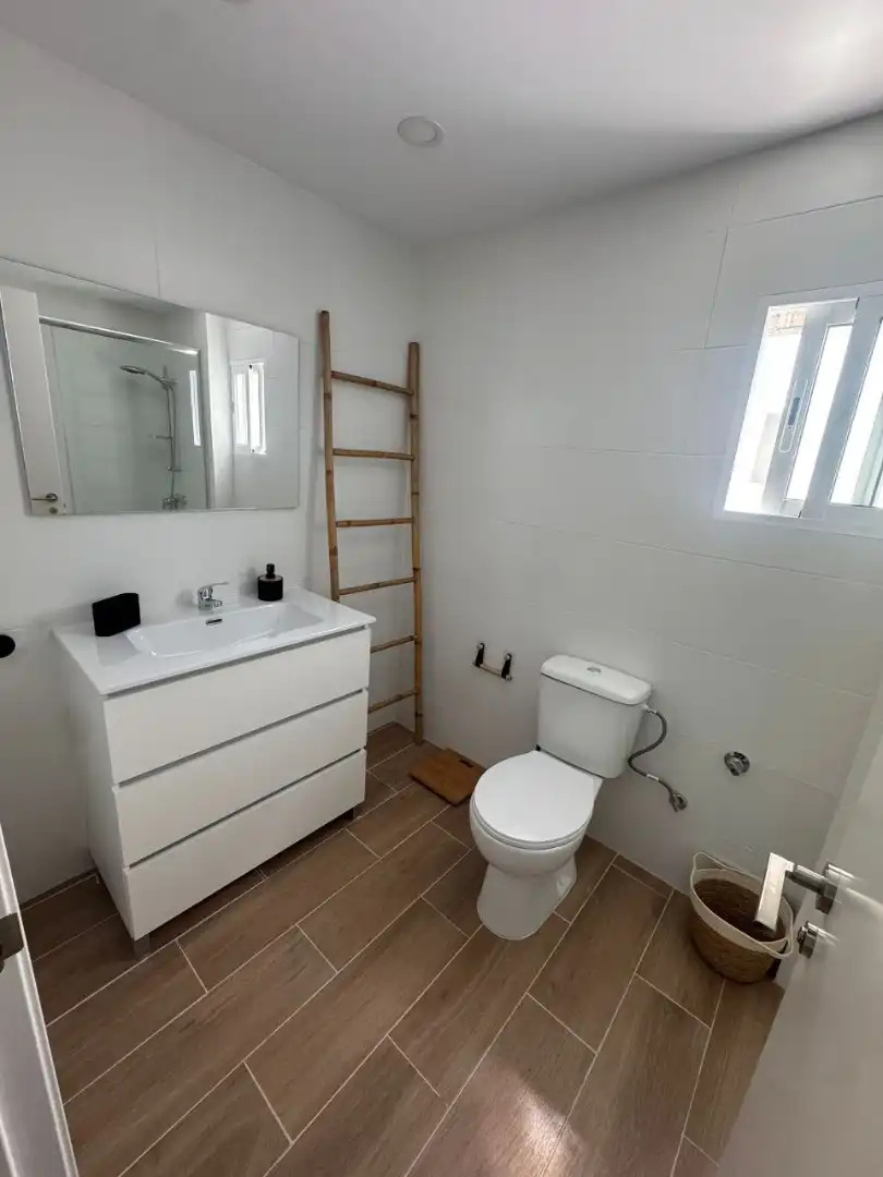 Baño de Piso de alquiler en Valencia con Amueblado