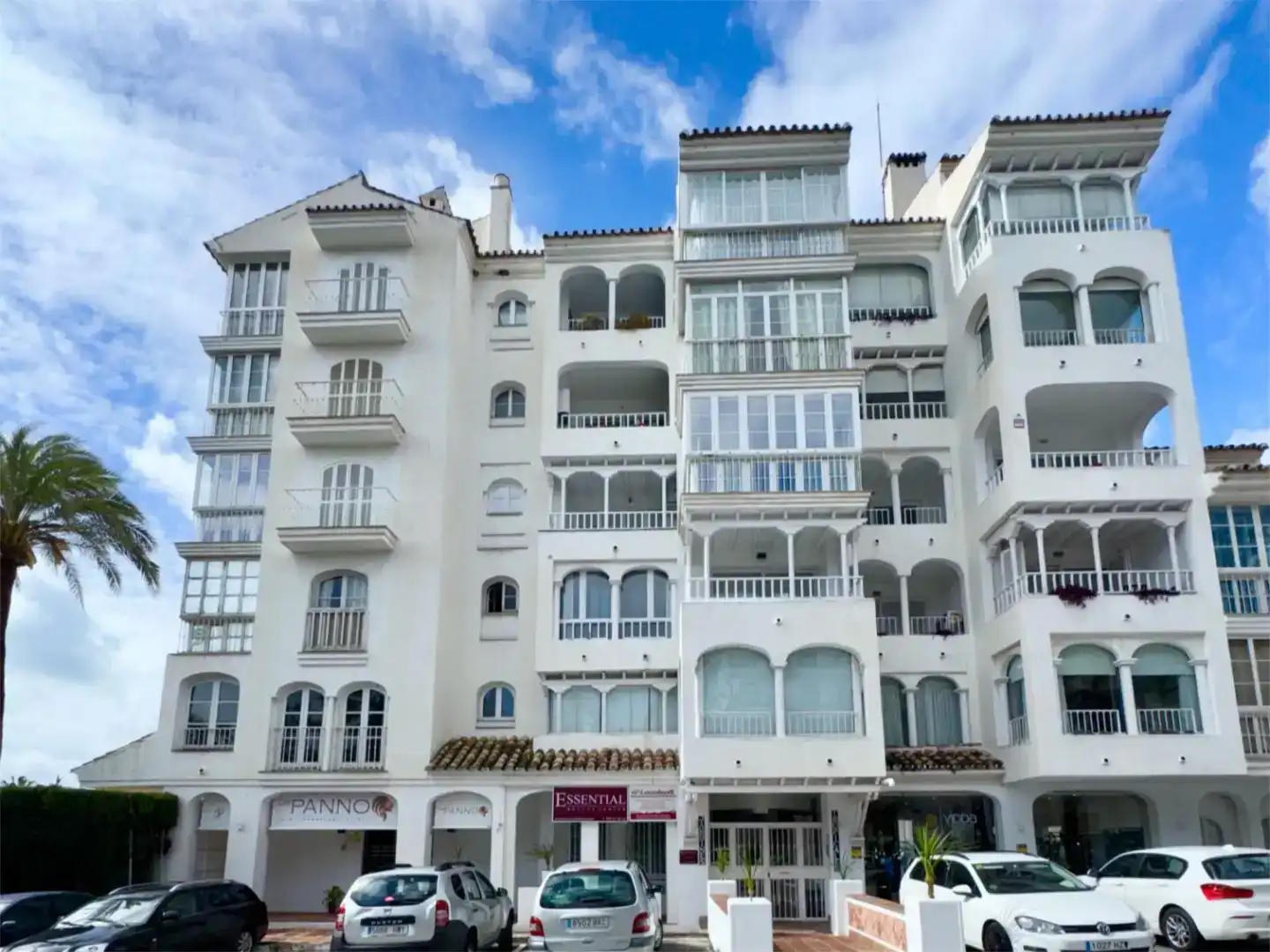 Vista exterior de Apartament de lloguer en Marbella amb Aire condicionat, Piscina i Balcó