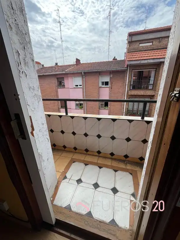 Flat with terrace for sale in Lasesarre, imagen 2