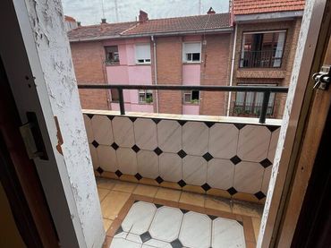 Pis amb balcó en venda a Lasesarre