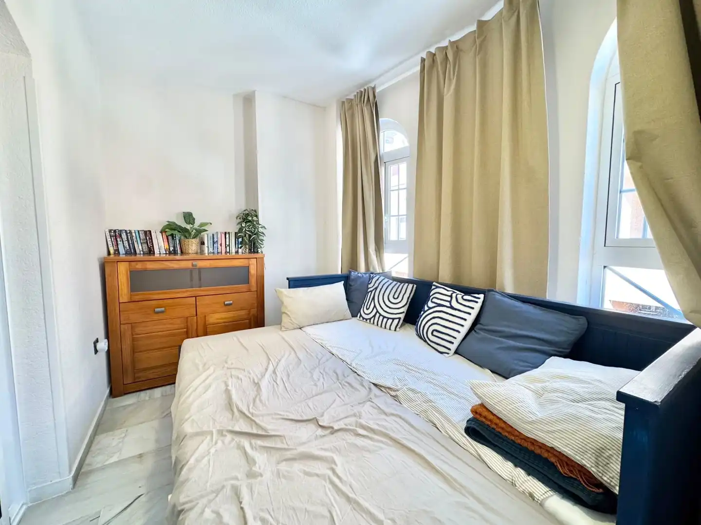 Habitación de Piso de alquiler en Torrevieja con Aire acondicionado, Calefacción y Amueblado