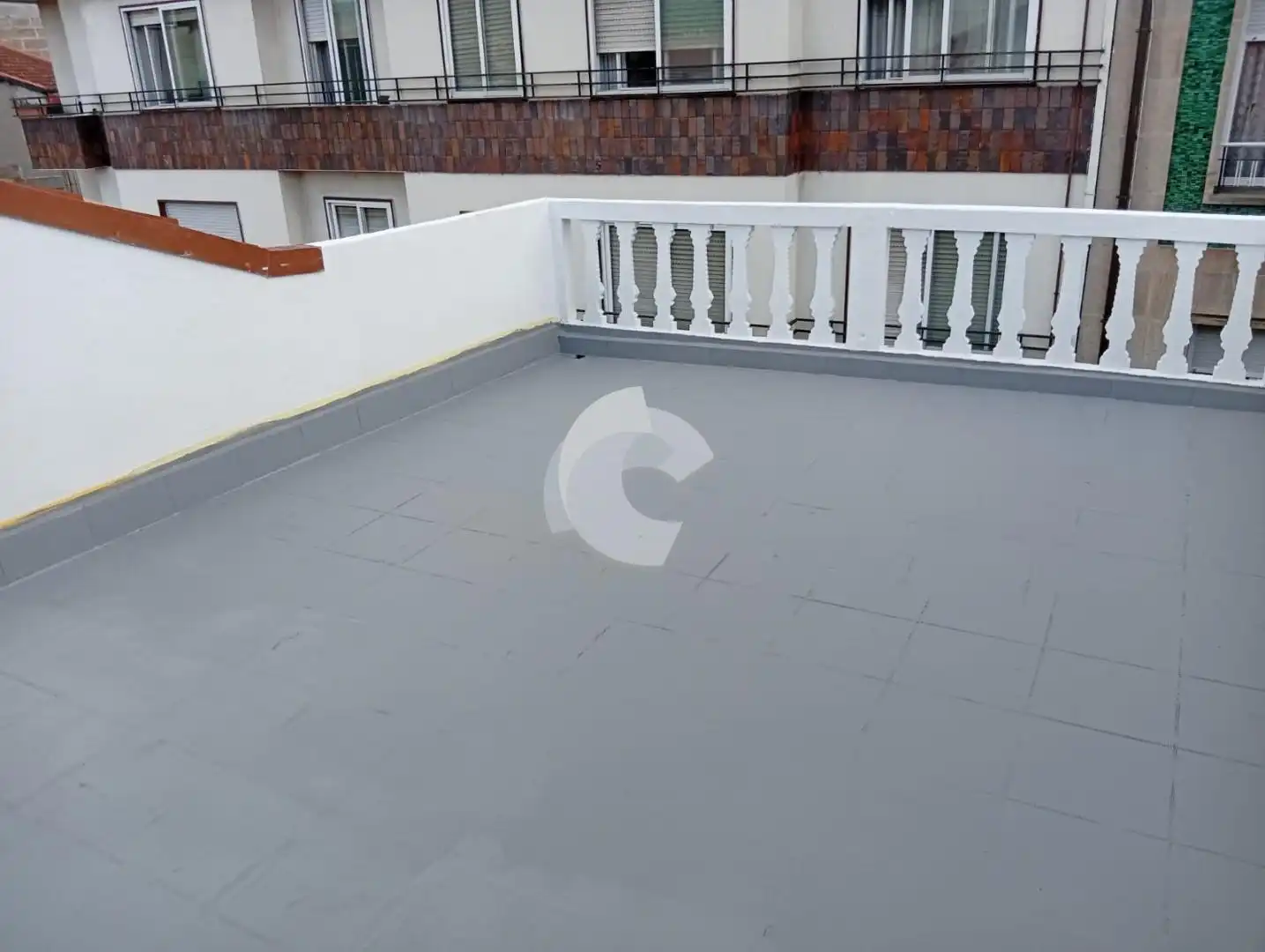 Este fantastico ATICO se distribuye en tres dormitorios, un baño y amplio salón con cocina equipada, ofreciendo una distribución c, imatge 2