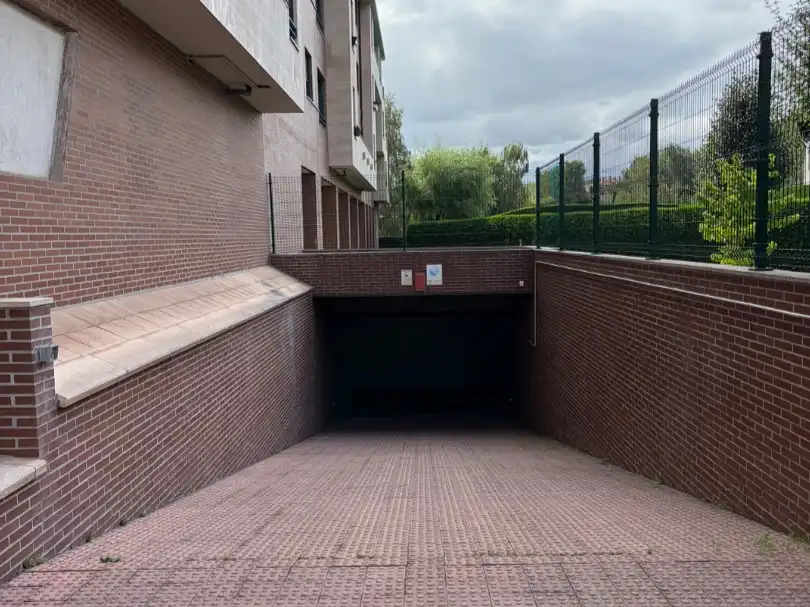 Aparcament de Garatge de lloguer en Este