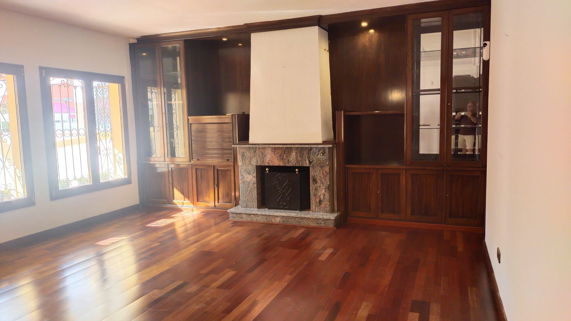Living room of Single-family semi-detached for sale in Fuengirola  with Air Conditioner and Balcony