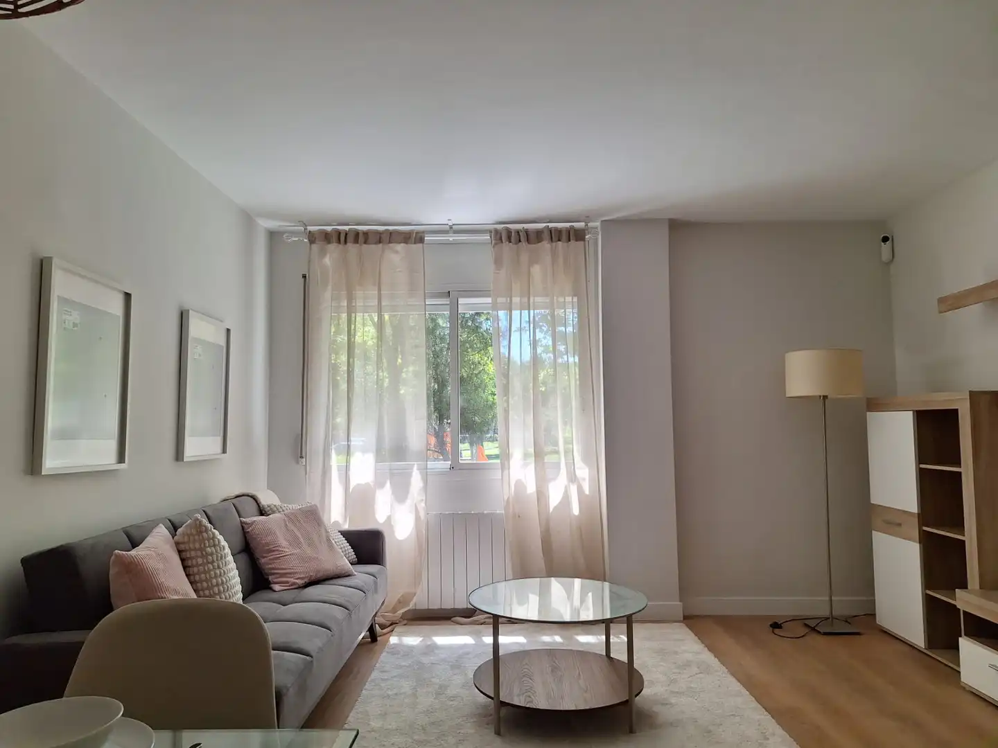 Sala d'estar de Pis de lloguer en Villanueva de la Cañada amb Calefacció i Moblat