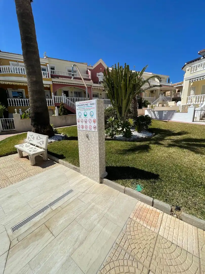 Aparcament de Casa adosada en venda en Rojales amb Aire condicionat, Terrassa i Piscina