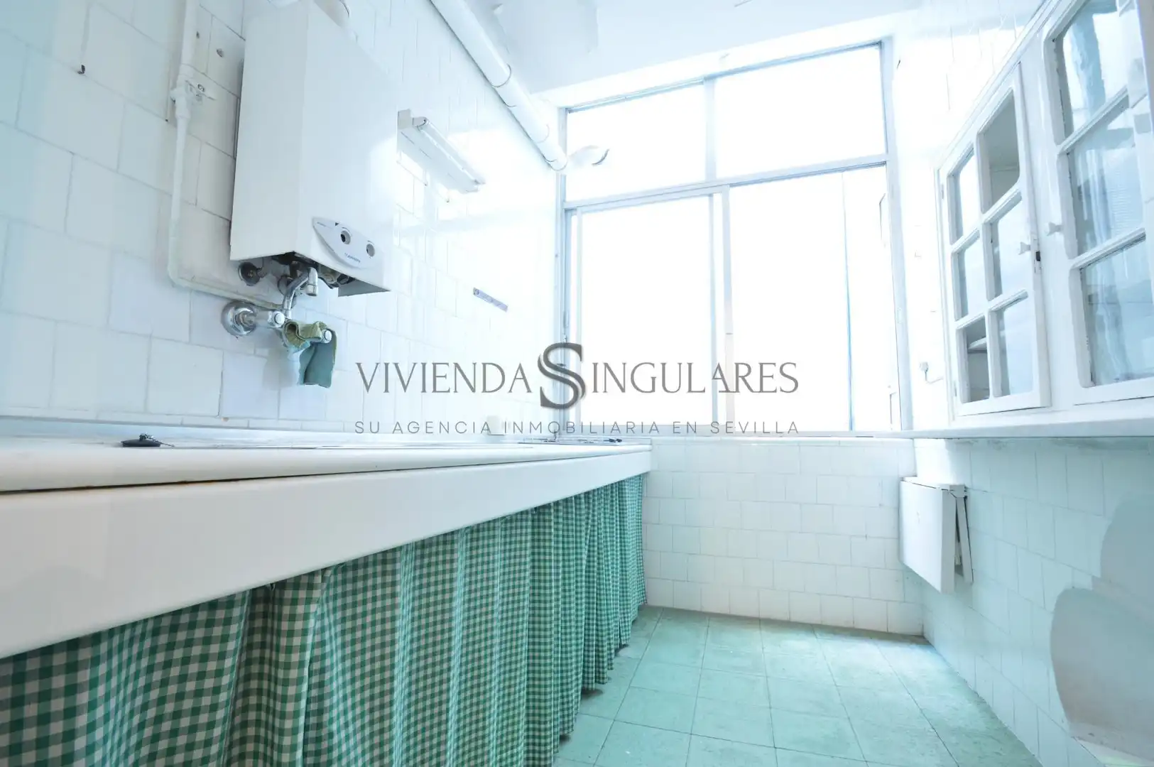 Bany de Casa o xalet en venda en Sevilla amb Terrassa, Traster i Balcó