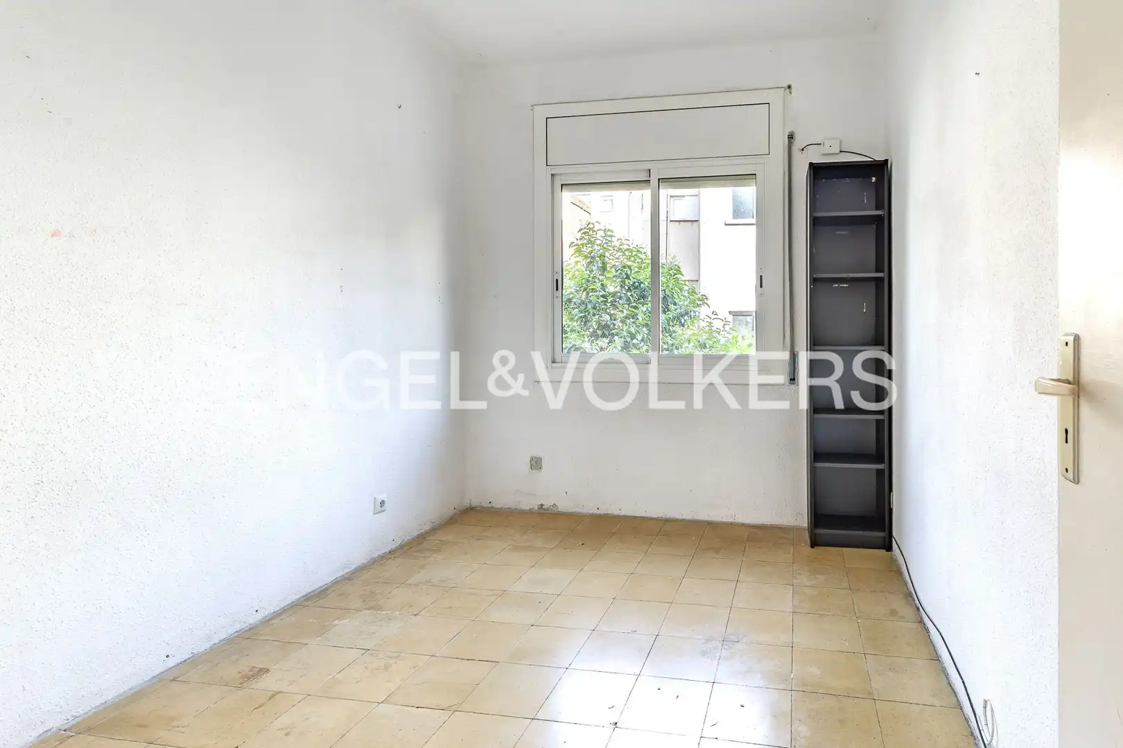 Piso en venta en Barcelona con Calefacción, Terraza y Balcón