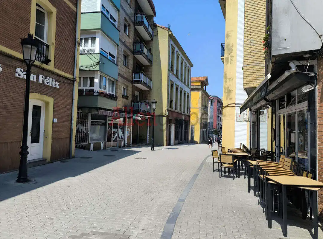 Vista exterior de Pis en venda en Carreño amb Calefacció, Terrassa i Traster